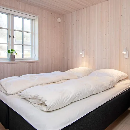 10 Person In Ansager-by Traum Ansager